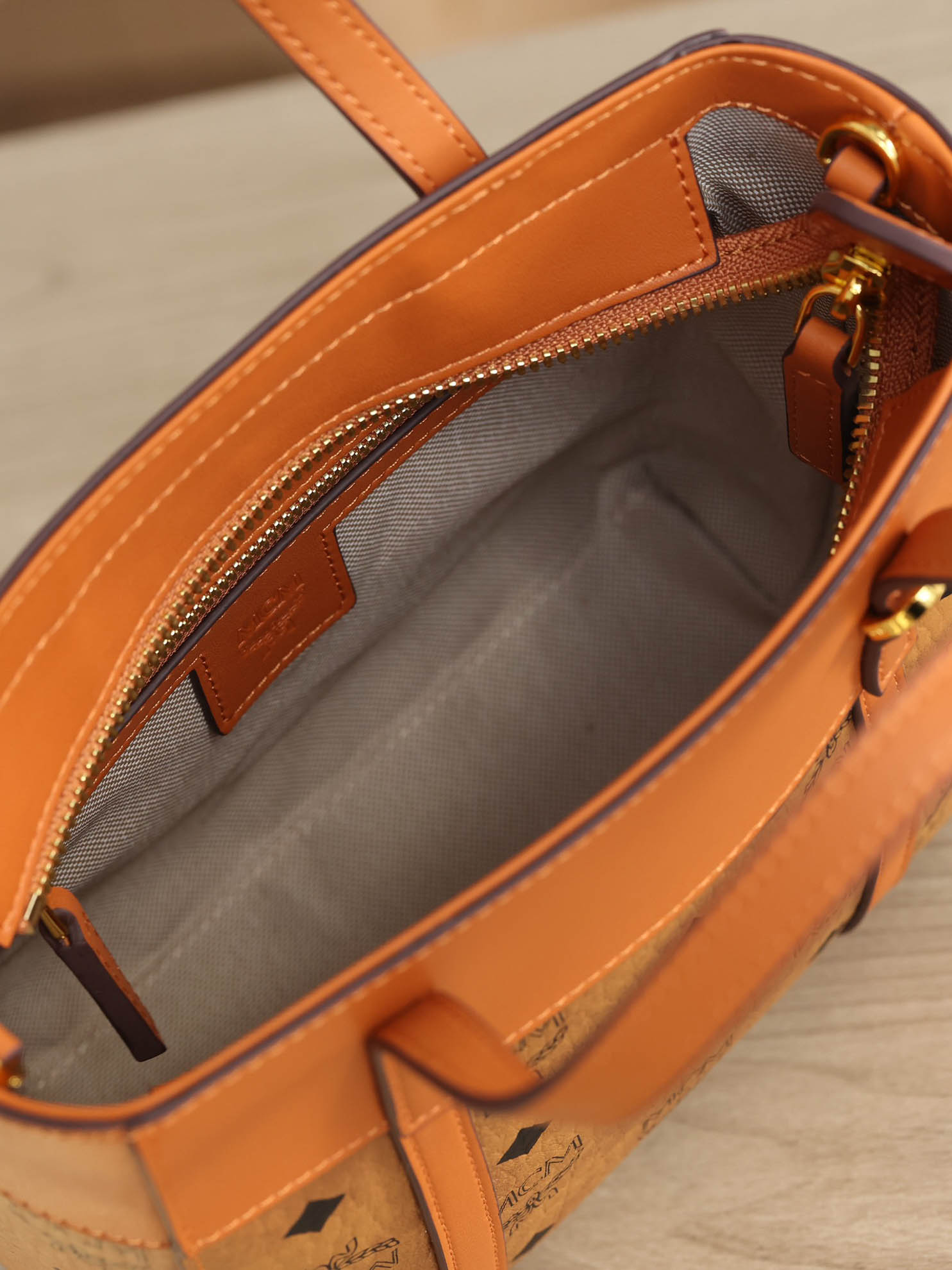 TÚI MCM Visetos Mini Aren Shopper Tote Cognac