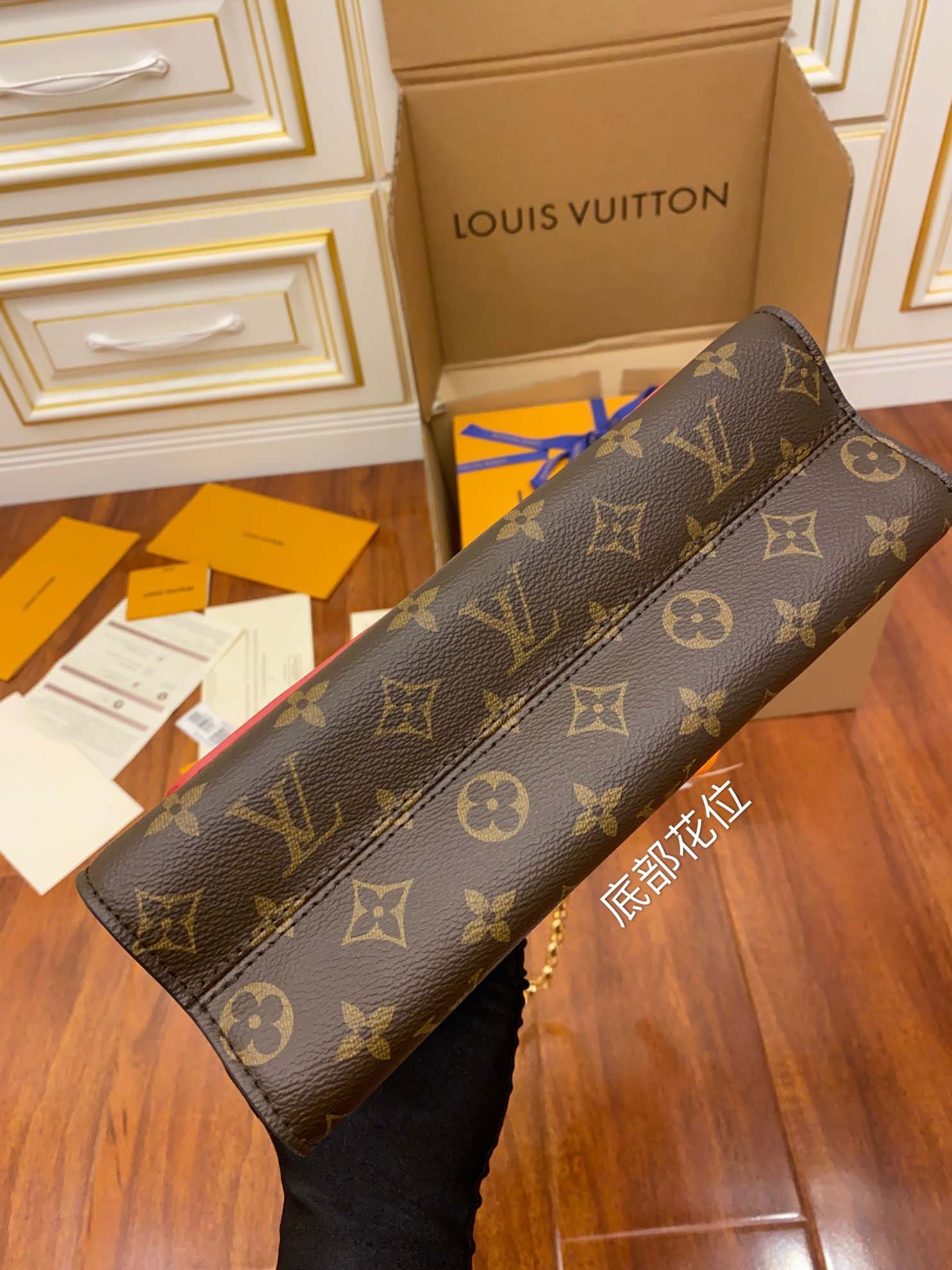 Túi Nữ Louis Vuitton Victoire Monogram Canvas 'Noir Black' 