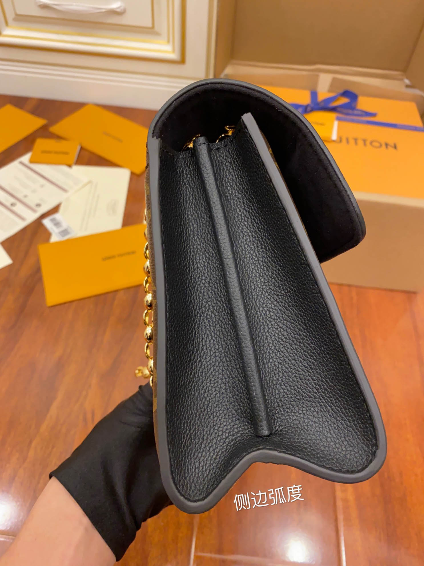 Túi Nữ Louis Vuitton Victoire Monogram Canvas 'Noir Black' 