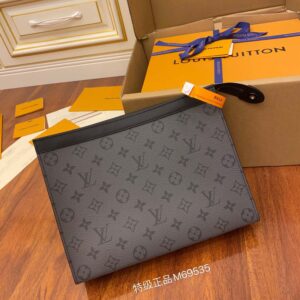 Túi Pochette Voyage MM Monogram Eclipse