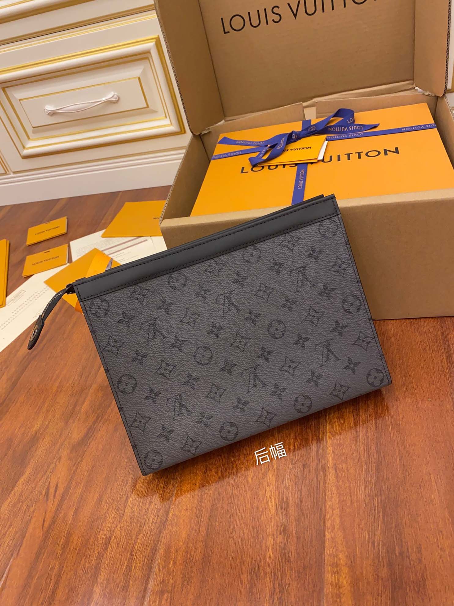 Túi Pochette Voyage MM Monogram Eclipse