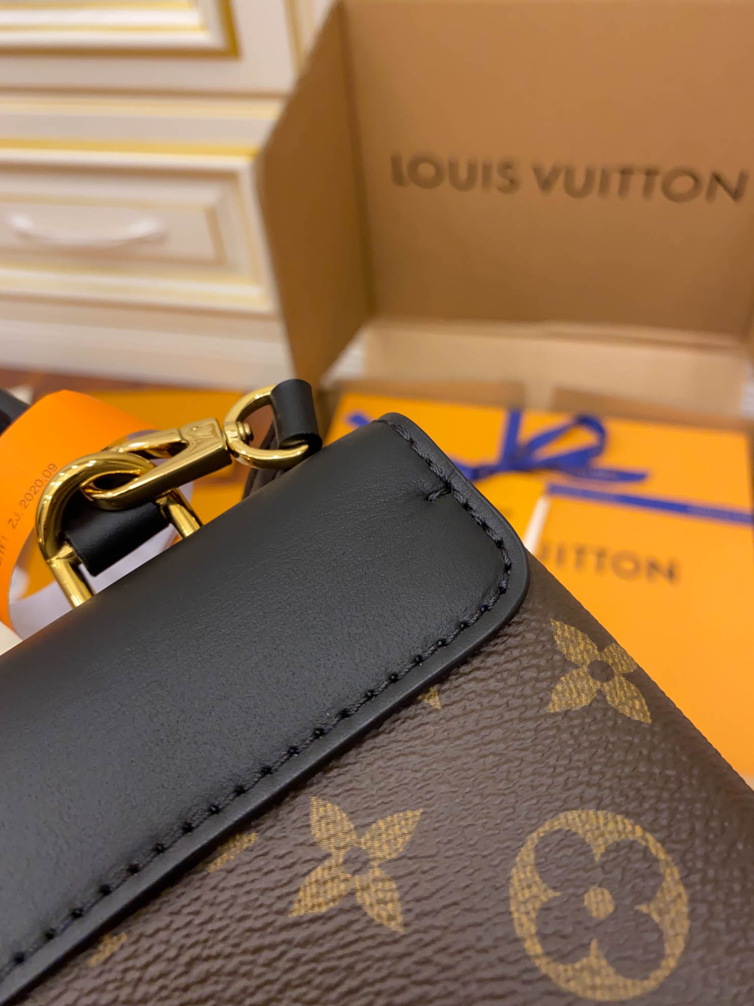 Túi xách Louis Vuitton Locky BB Black 