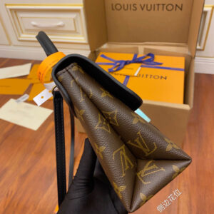 Túi xách Louis Vuitton Locky BB Black