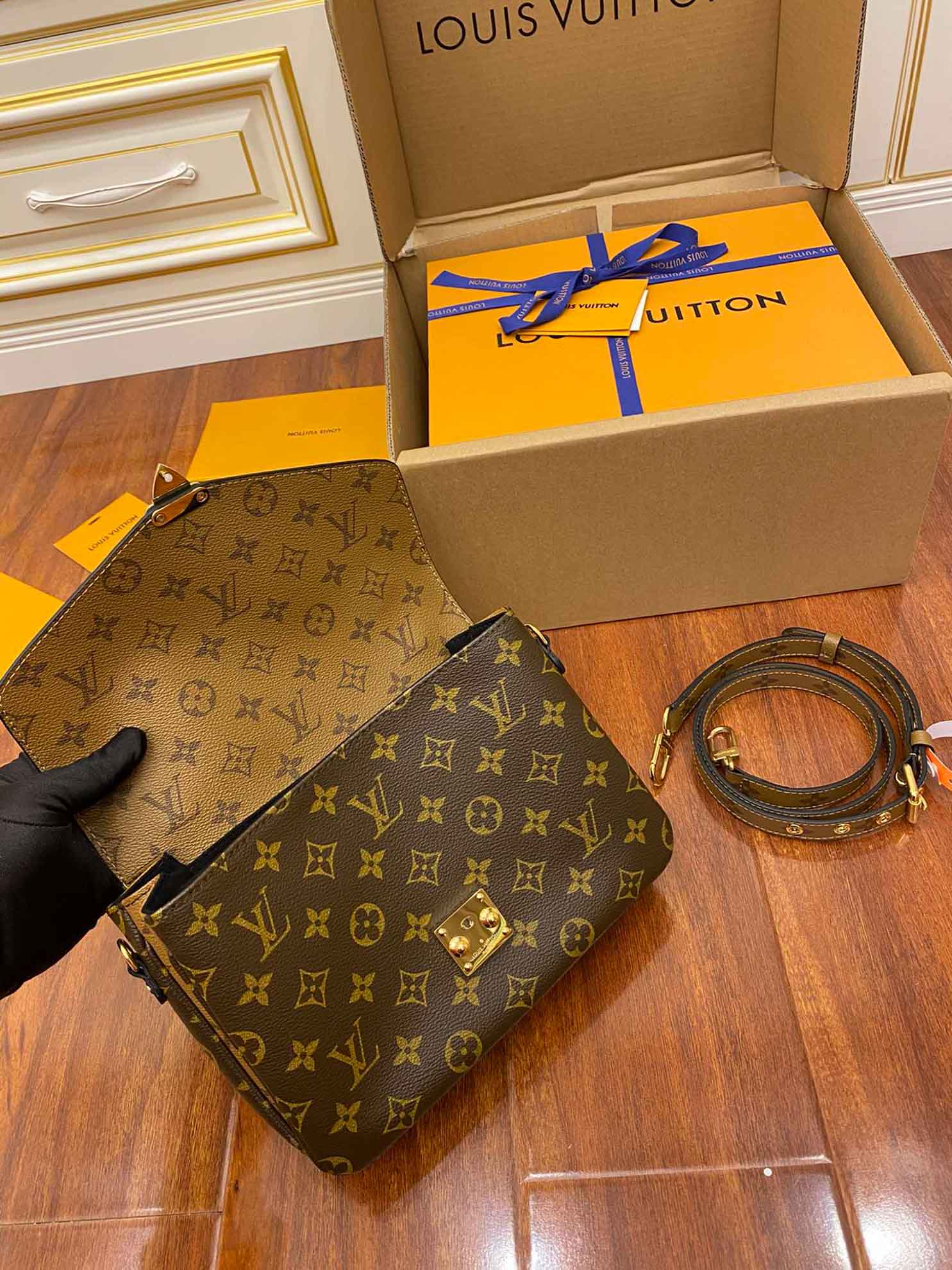 Túi Xách Louis Vuitton Monogram Canvas Pochette Metis 