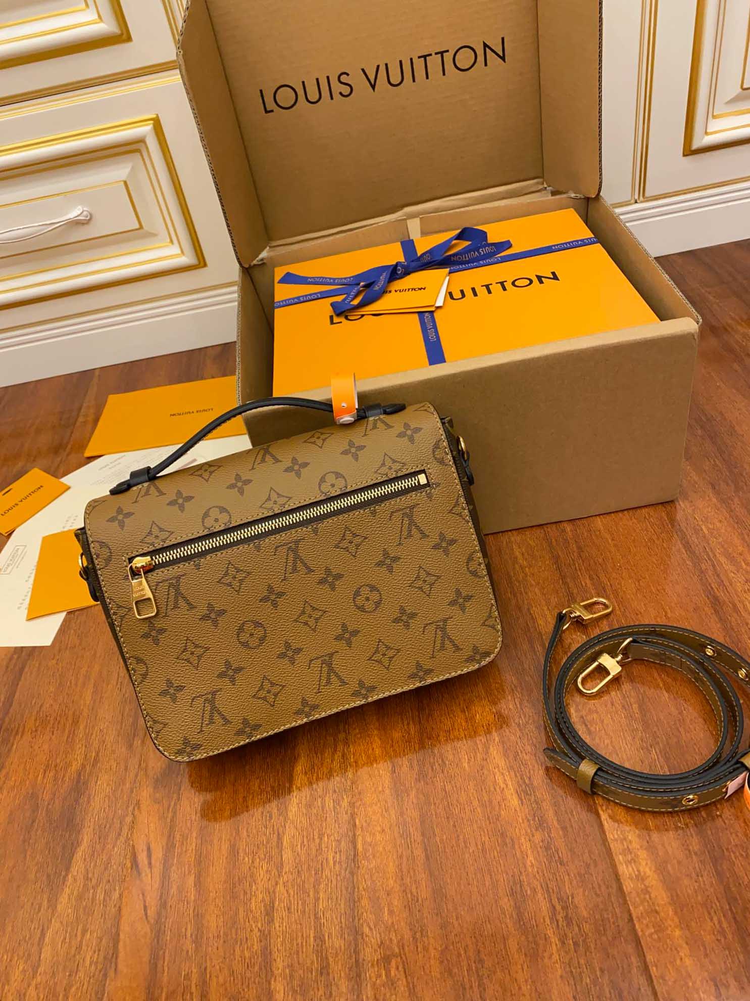 Túi Xách Louis Vuitton Monogram Canvas Pochette Metis 