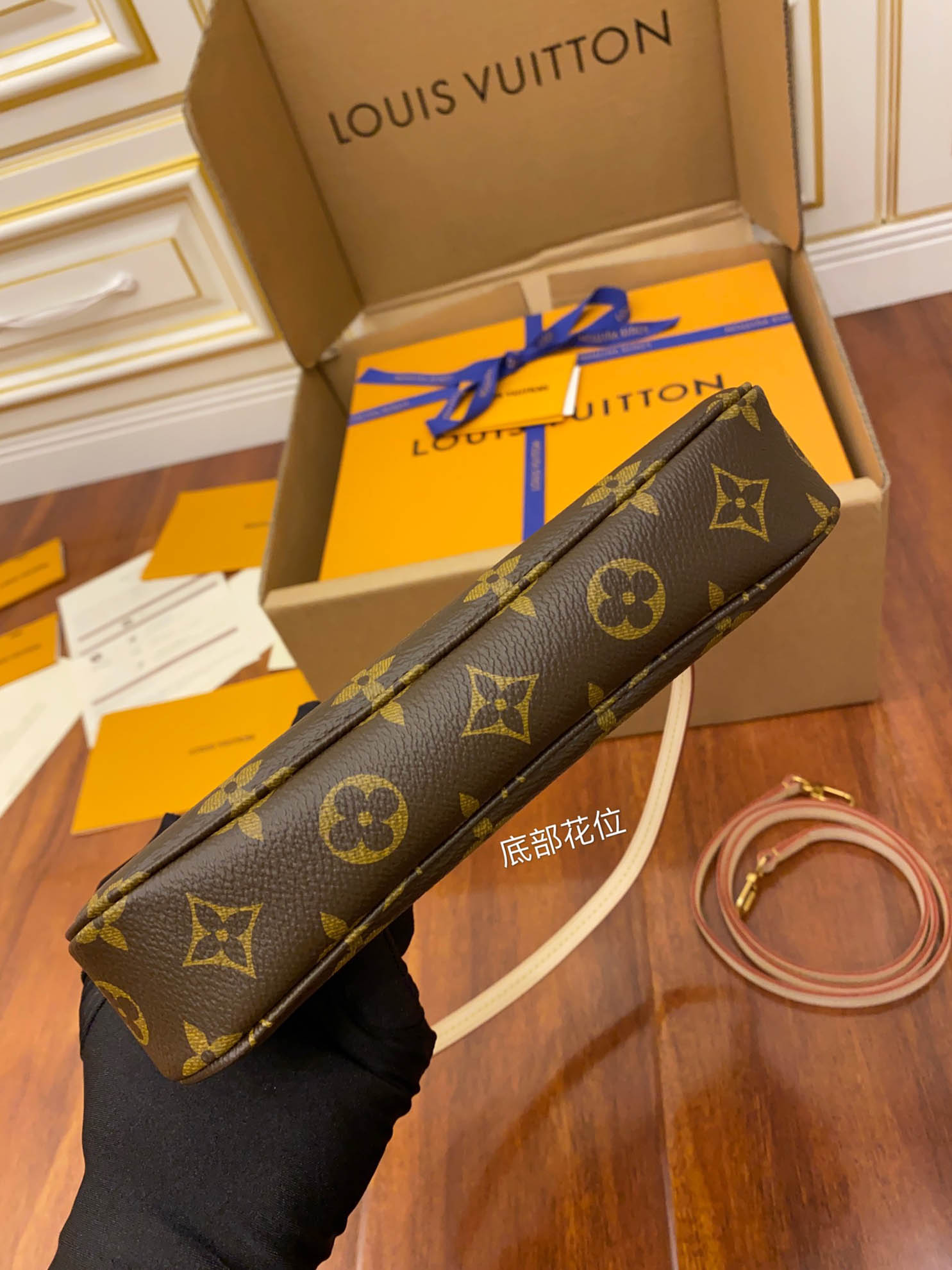 Túi Xách Louis Vuitton Pochette Accessoires Monogram 