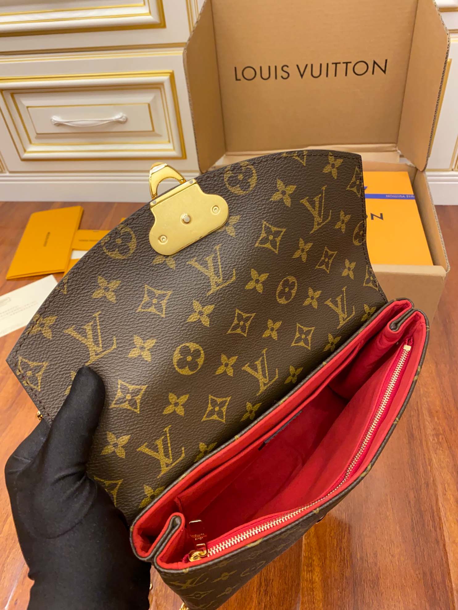 Túi xách Louis Vuitton Saint Placide 