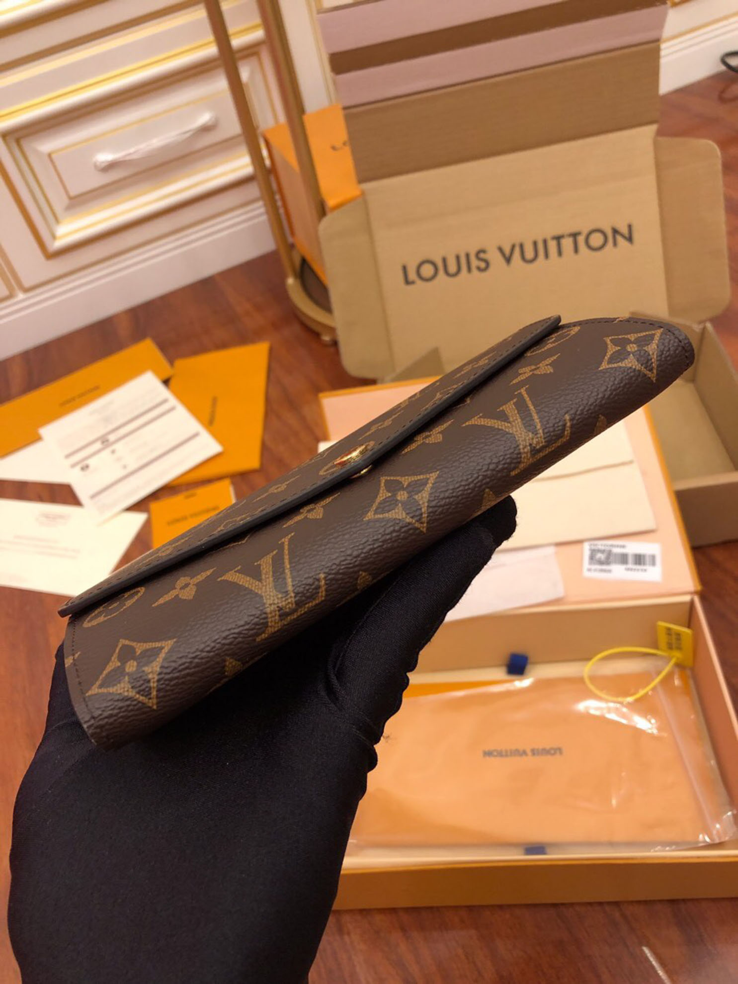 Ví Louis Vuitton Sarah Wallet Fuchsia