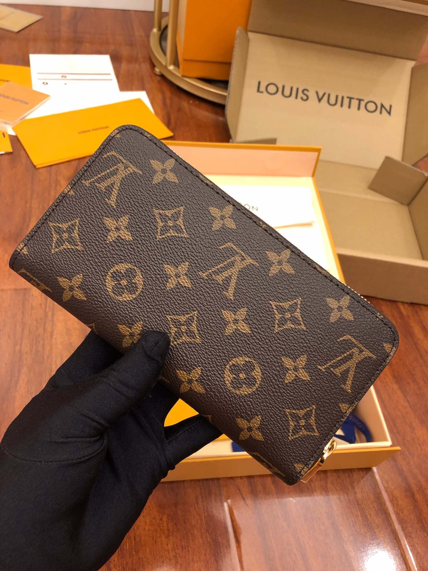 Ví Louis Vuitton Zippy Wallet Monogram Canvas