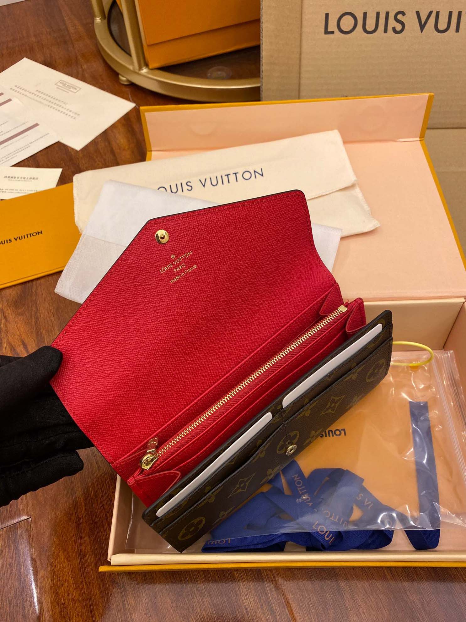 Ví Nữ Louis Vuitton Sarah Wallet