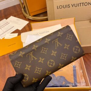 Ví Nữ Louis Vuitton Sarah Wallet