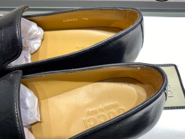 Giày Gucci Horsebit Loafer Leather Đen Da Nhăn Khóa Bạc Ngang