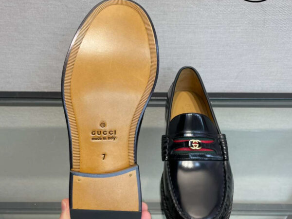 Giày Gucci Kaveh Logo Bit-Strap Loafers Đen Da Bóng