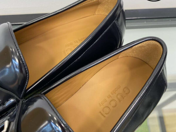 Giày Gucci Loafer Đen Da Bóng Logo Chữ Bạc