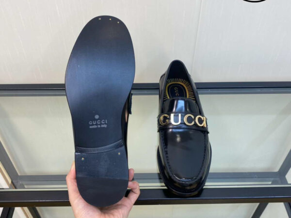 Giày Gucci Loafer Đen Da Trơn Logo Gucci Vàng