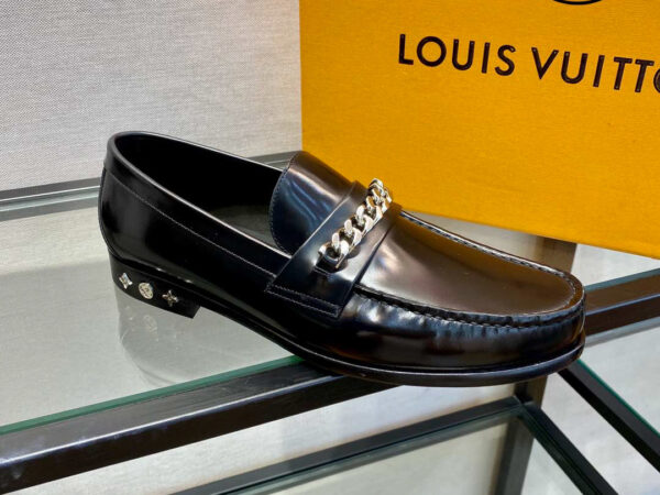 Giày Louis Vuitton Black Đế Cao Da Bóng Họa Tiết Dây Xích