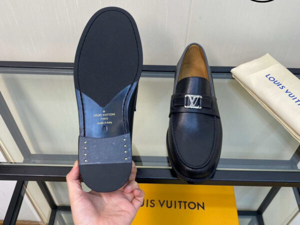 Giày Louis Vuitton Major Loafer Đế Cao Charm Khóa Bạc