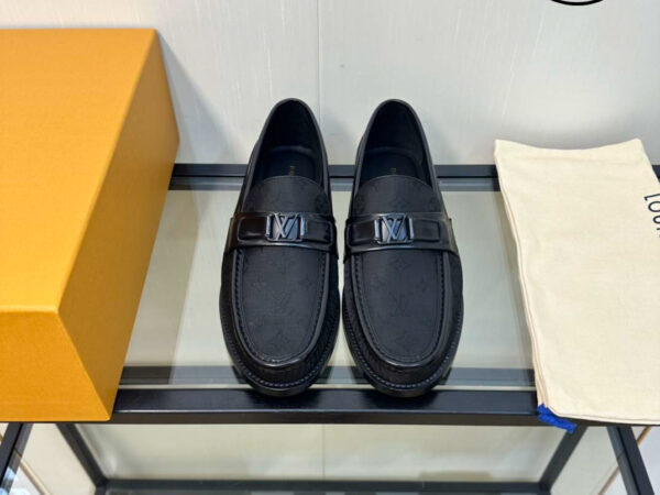 Giày Louis Vuitton Major Loafer Đế Cao Họa Tiết Monogram Khóa Đen
