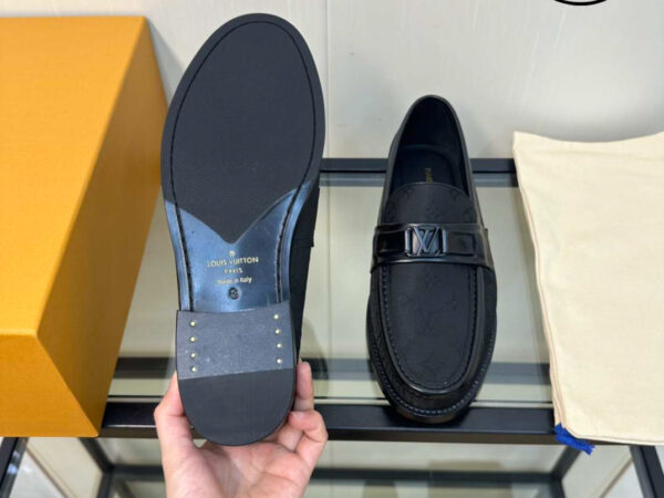 Giày Louis Vuitton Major Loafer Đế Cao Họa Tiết Monogram Khóa Đen