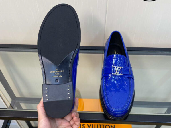 Giày Louis Vuitton Major Loafer Xanh Họa Tiết Chìm Khóa Bạc