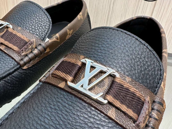 Giày Louis Vuitton Moccasin Đen Da Nhăn Viền Monogram