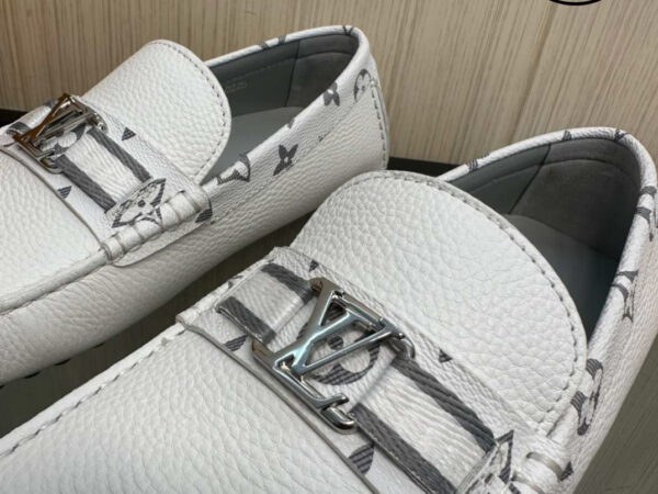 Giày Louis Vuitton Moccasin Trắng Da Nhăn Viền Monogram
