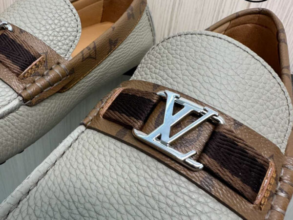 Giày Louis Vuitton Moccasin Trắng Nâu Da Nhăn Viền Monogram