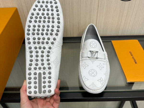 Giày Louis Vuitton Moccasin Trắng Vân Monogram Chìm
