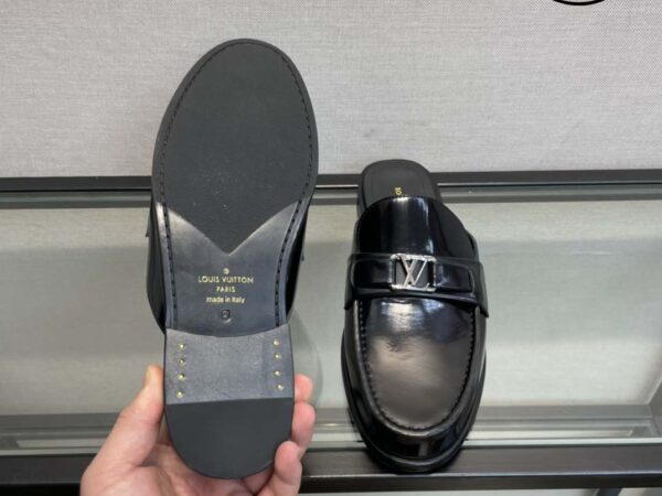 Giày Sục Louis Vuitton Major Da Bóng Black