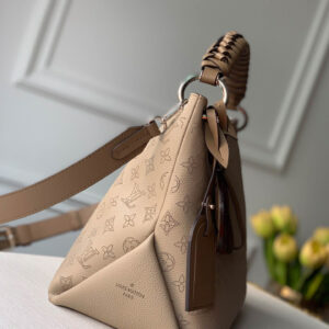 Louis Vuitton Beaubourg Hobo MM Mahina Beige Leather