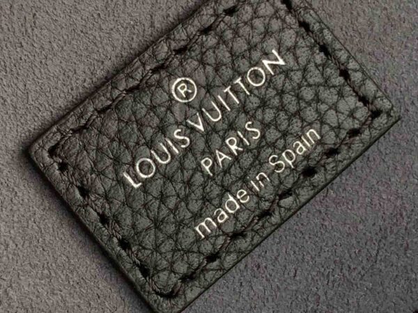 Louis Vuitton Beaubourg Hobo MM Mahina Leather