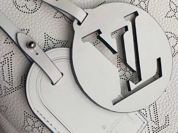 Louis Vuitton Beaubourg Hobo MM Mahina White Leather