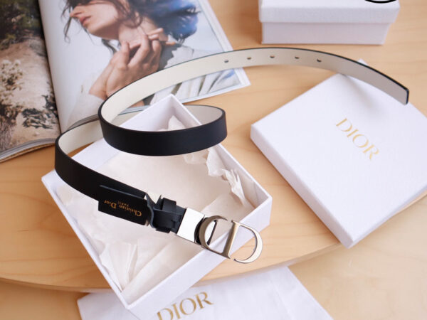 Thắt Lưng Dior 2 Mặt Trắng Đen Khóa Logo CD Hợp Kim