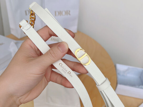 Thắt Lưng Dior Da Trắng Trơn Phối Chuỗi Xích Khóa Logo CD Gold