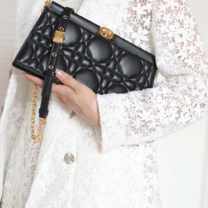 Túi Dior Caro Colle Noire Clutch With Chain Black Cannage Lambskin