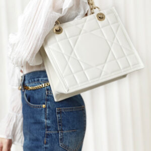 Túi Dior Essential Tote Bag White