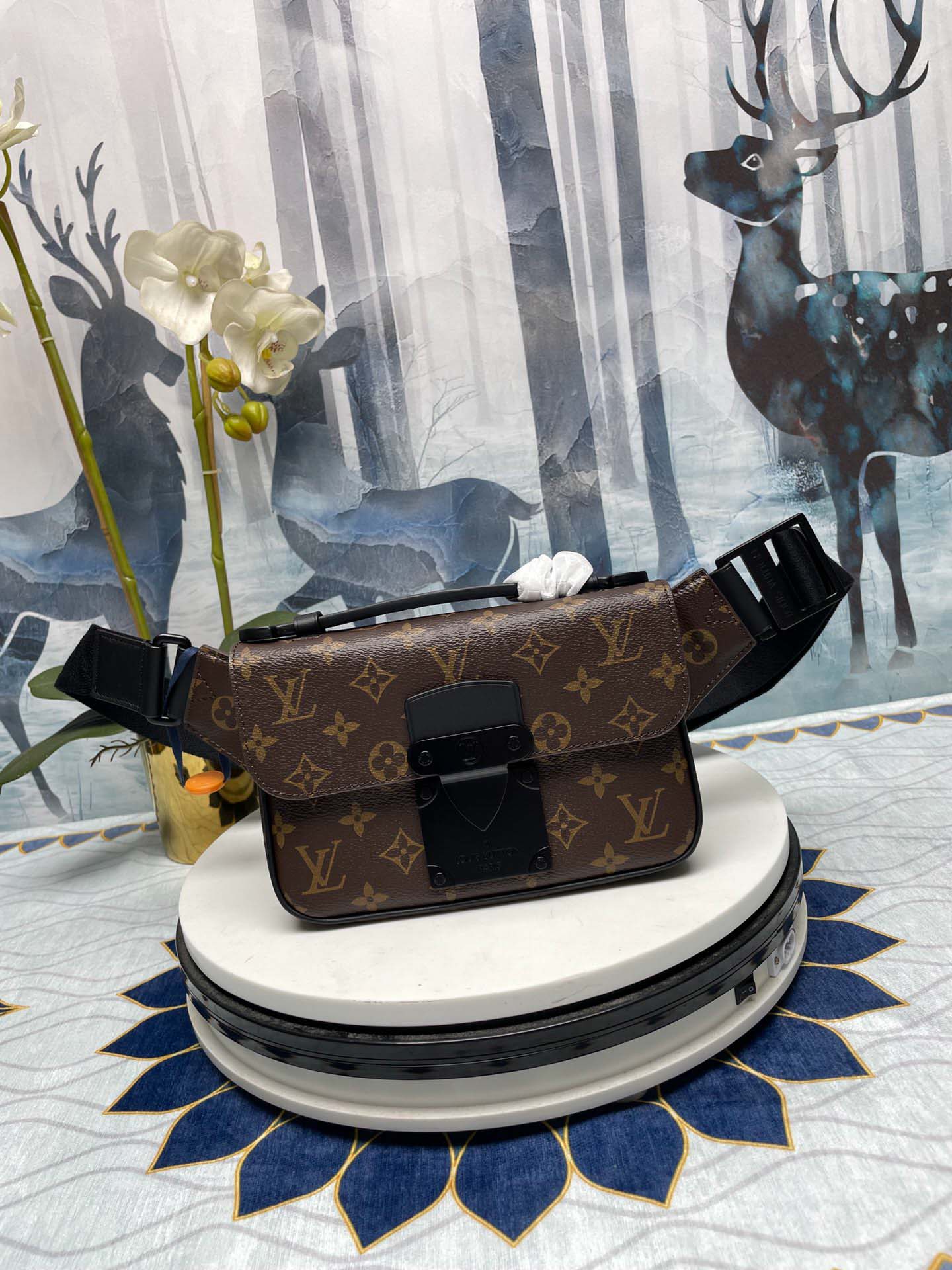 Túi Đeo Hông Nam Louis Vuitton LV S Lock Sling Bag Monogram