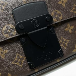Túi Đeo Hông Nam Louis Vuitton LV S Lock Sling Bag Monogram