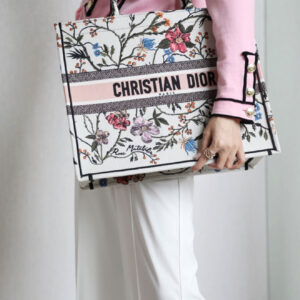 Túi Large Dior Book Tote Rosa Mutabilis Thêu Hoa Màu Trắng