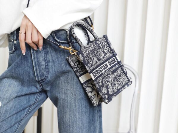 Túi Mini Dior Book Tote Phone Bag Blue Tiger Toile De Jouy Reverse