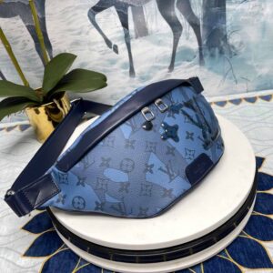 Louis Vuitton Discovery Bumbag Abyss Blue