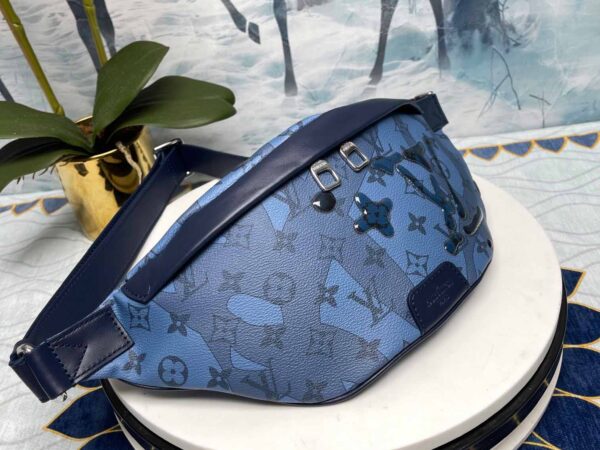 Louis Vuitton Discovery Bumbag Abyss Blue