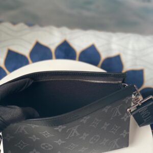 Túi Louis Vuitton Gaston Wearable Wallet 'Monogram Eclipse'