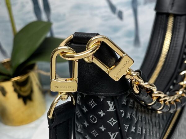 Túi Louis Vuitton Loop Baguette Bag 'Black'