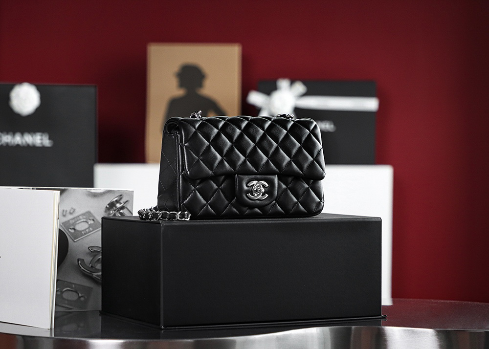 Túi Chanel Classic Flap Bag Medium Black Silver Lambskin (12x20x6)
