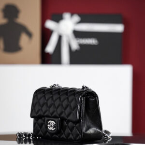 Túi Chanel Classic Flap Bag Medium Black Silver Lambskin (12x20x6)