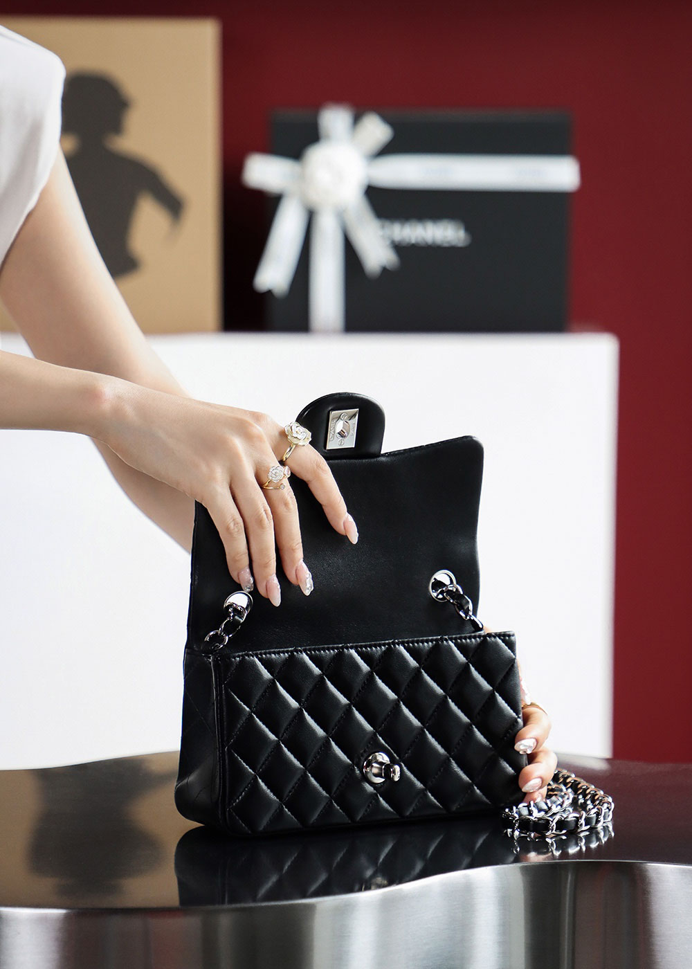 Túi Chanel Classic Flap Bag Medium Black Silver Lambskin (12x20x6)