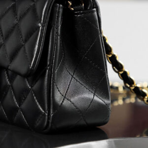 Túi Chanel Classic Flap Bag Mini Black Gold Lambskin (12x20x6)