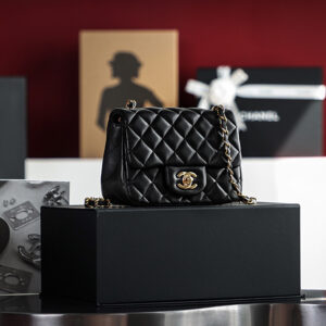 Túi Chanel Classic Flap Bag Small Black Gold Lambskin (13x17x8)