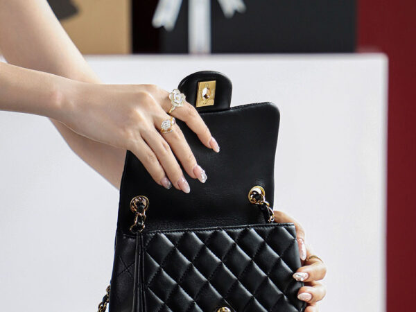 Túi Chanel Classic Flap Bag Small Black Gold Lambskin (13x17x8)